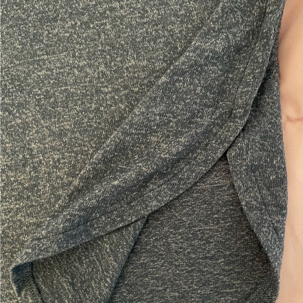 Ann Taylor heather gray rayon round hem T-shirt, size M loungewear side slits - Picture 5 of 12